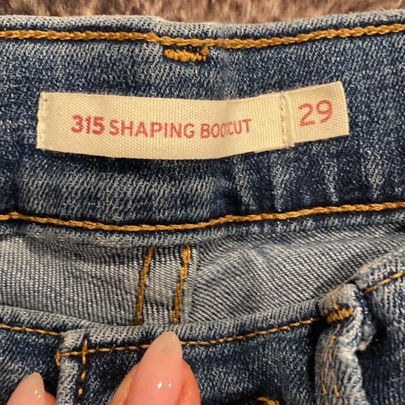 Levi’s - Picture 3 of 5